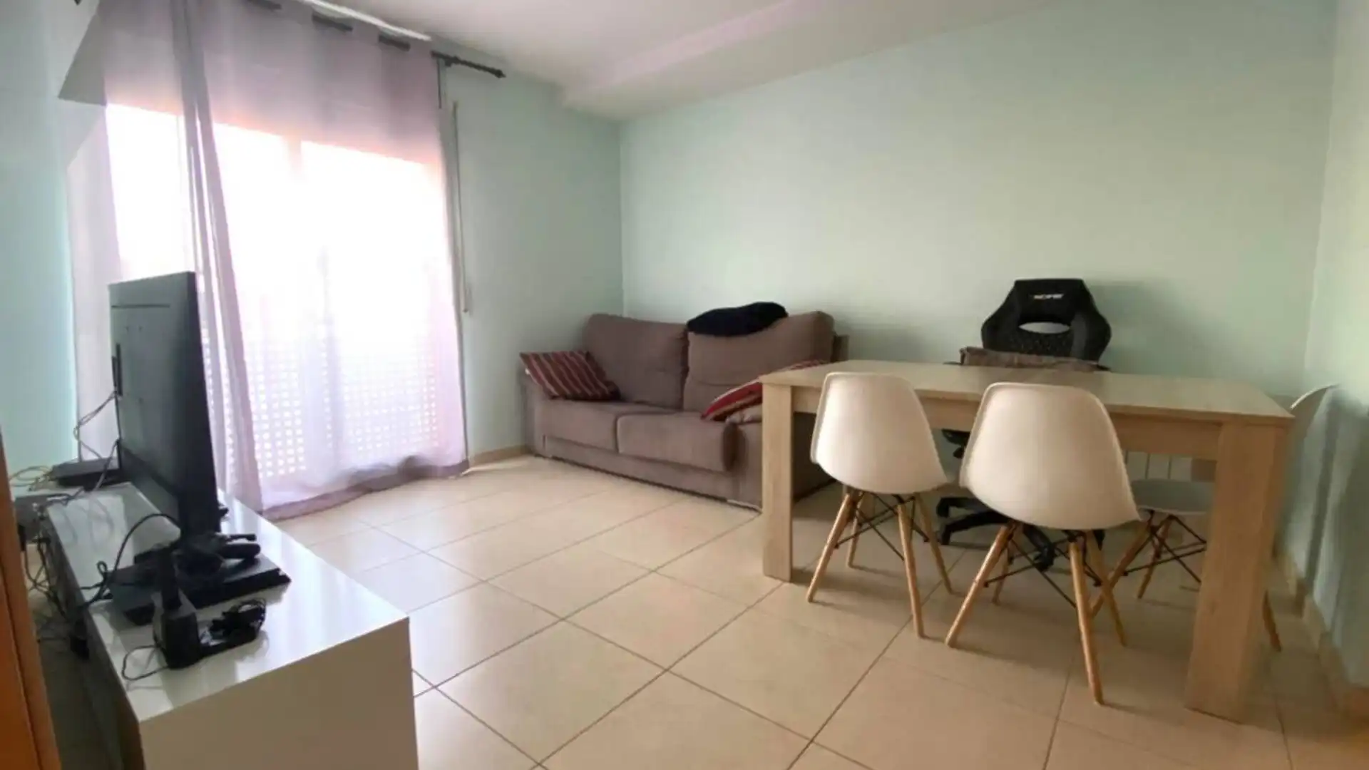 Sala d'estar de Pis en venda en Terrassa amb Calefacció i Balcó