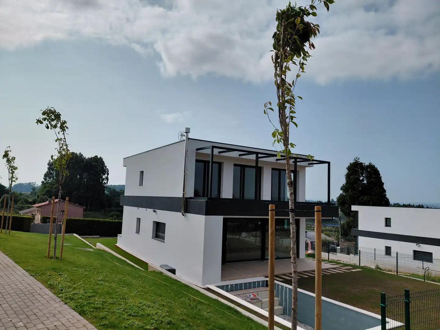 Vista exterior de Casa o xalet en venda en Oleiros amb Calefacció, Jardí privat i Parquet