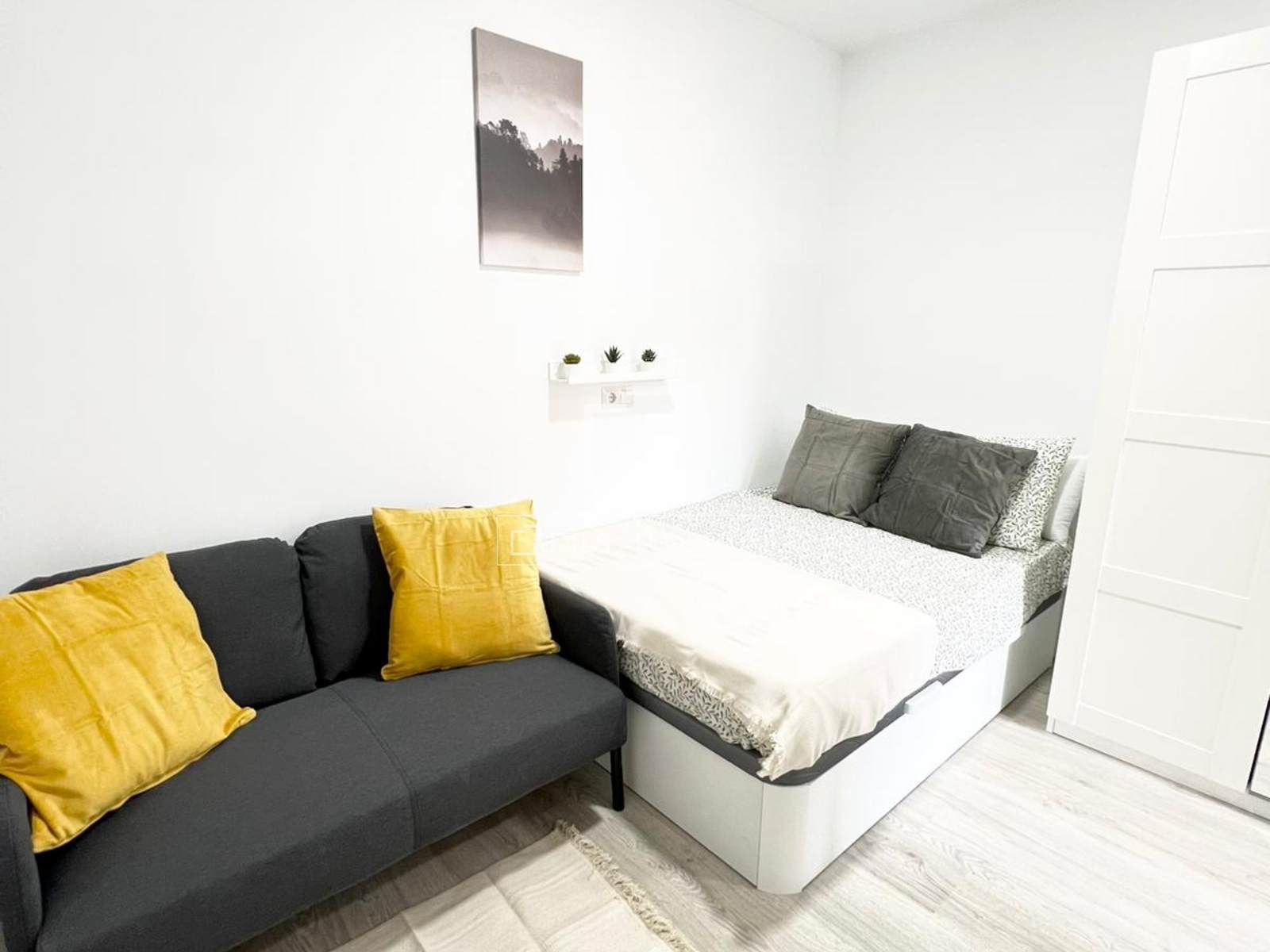 Bedroom of Flat for sale in  Madrid Capital  with Air Conditioner, Heating and Furnished