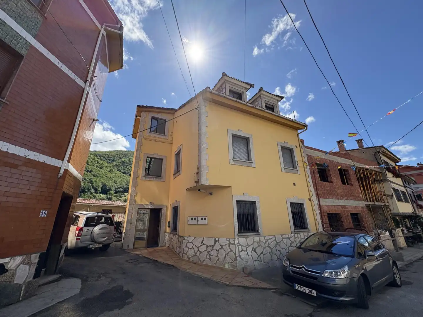 Vista exterior de Edificio en venta en Aller