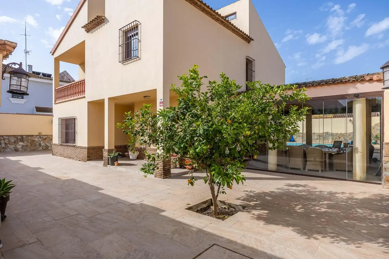 Vista exterior de Casa o chalet en venta en Montequinto con Aire acondicionado, Jardín privado y Terraza