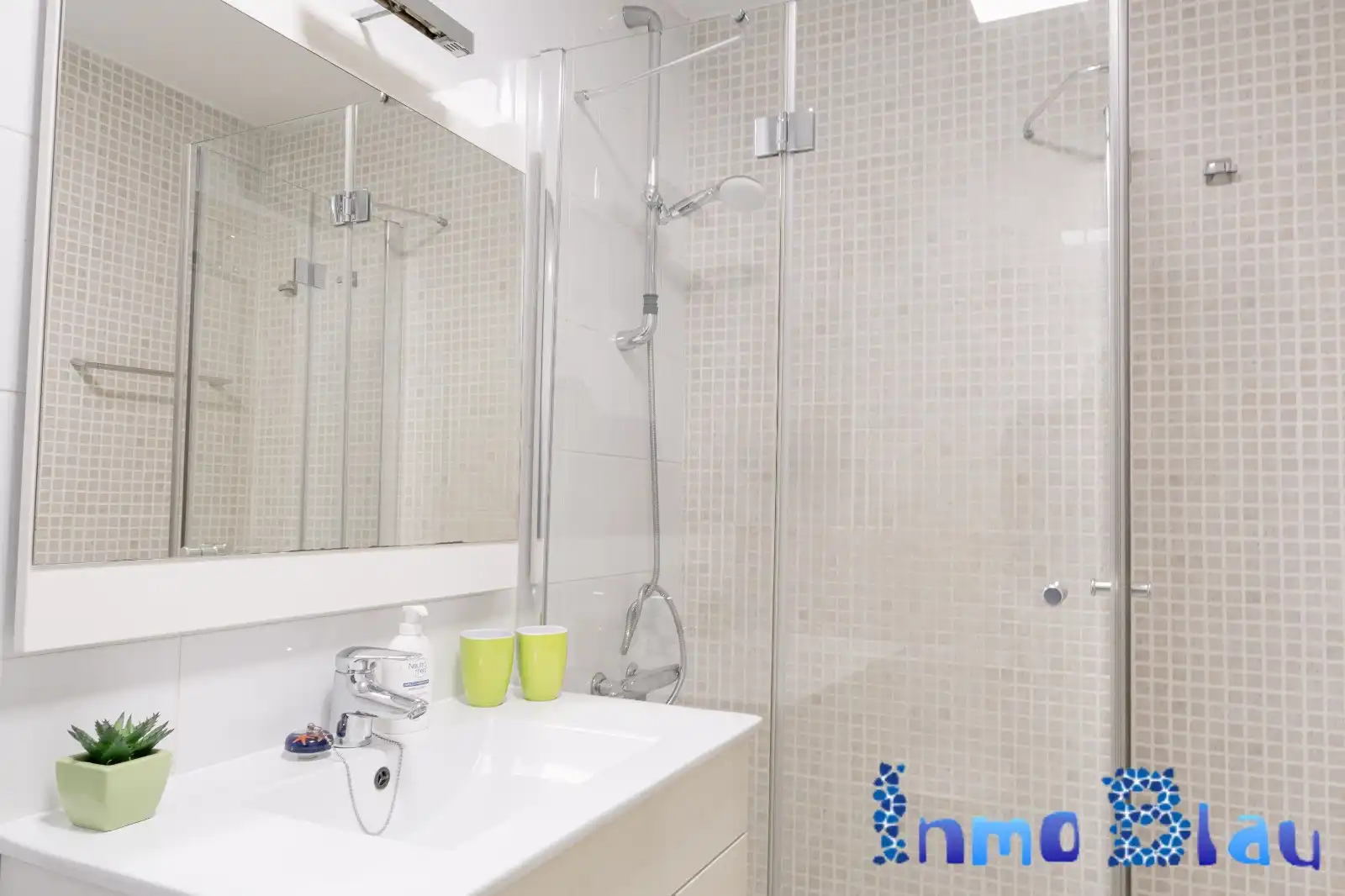 Badezimmer von Wohnungen zum Verkauf in L'Alfàs del Pi mit Klimaanlage, Heizung und Privatgarten