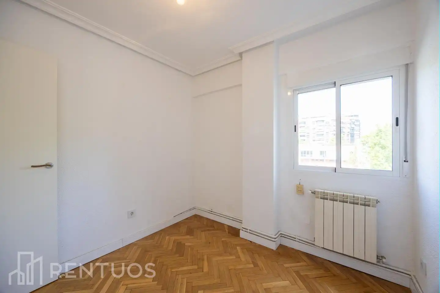 Flat for rent in Calle Parque de Cabañeros, Parque Lisboa - La Paz