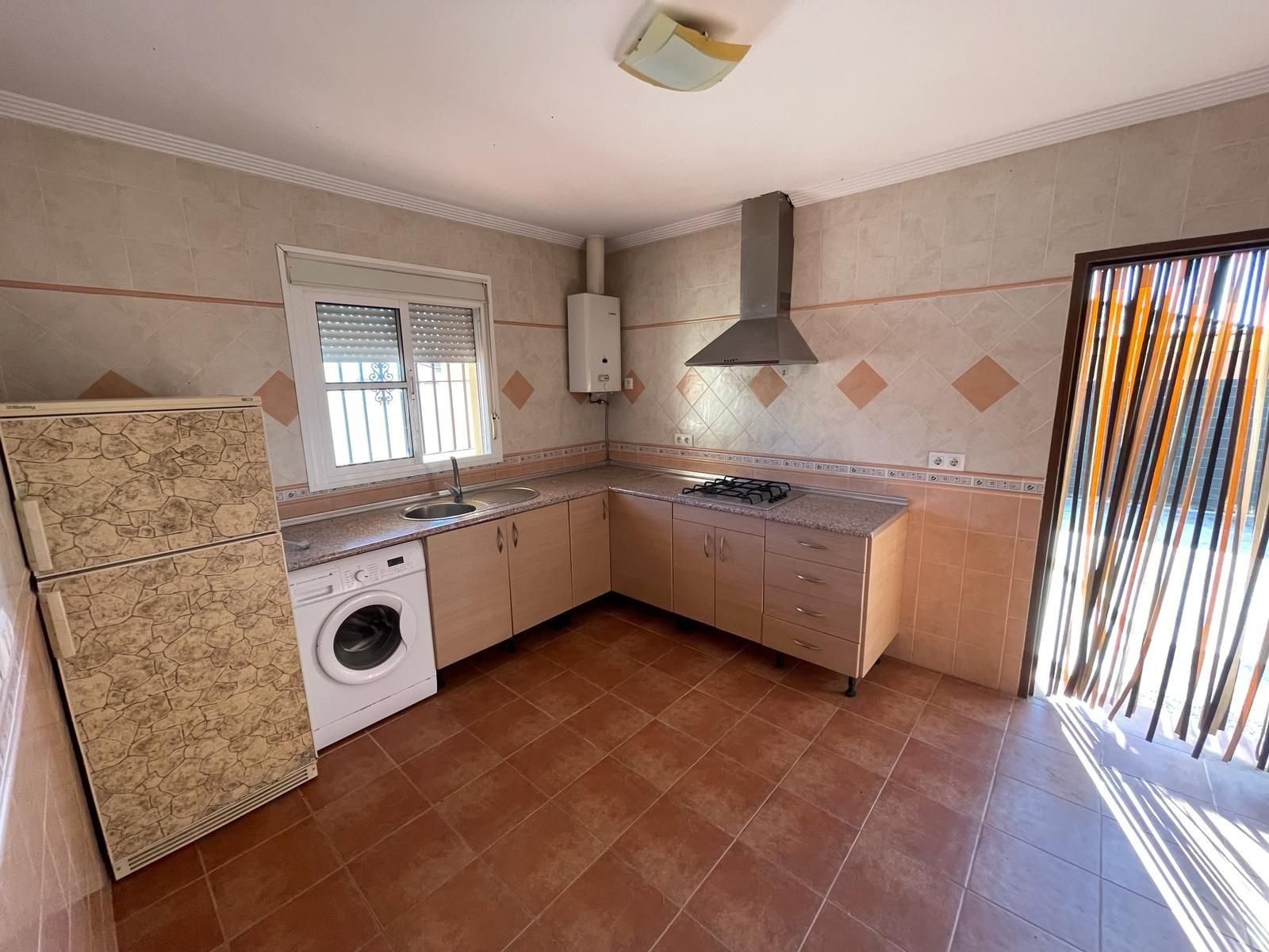 Cuina de Casa o xalet en venda en Chiclana de la Frontera amb Calefacció