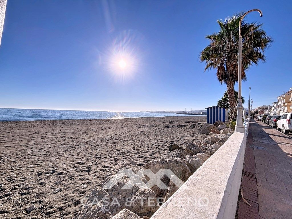 Vista exterior de Apartamento en venta en Vélez-Málaga con Aire acondicionado, Horno y Lavadora