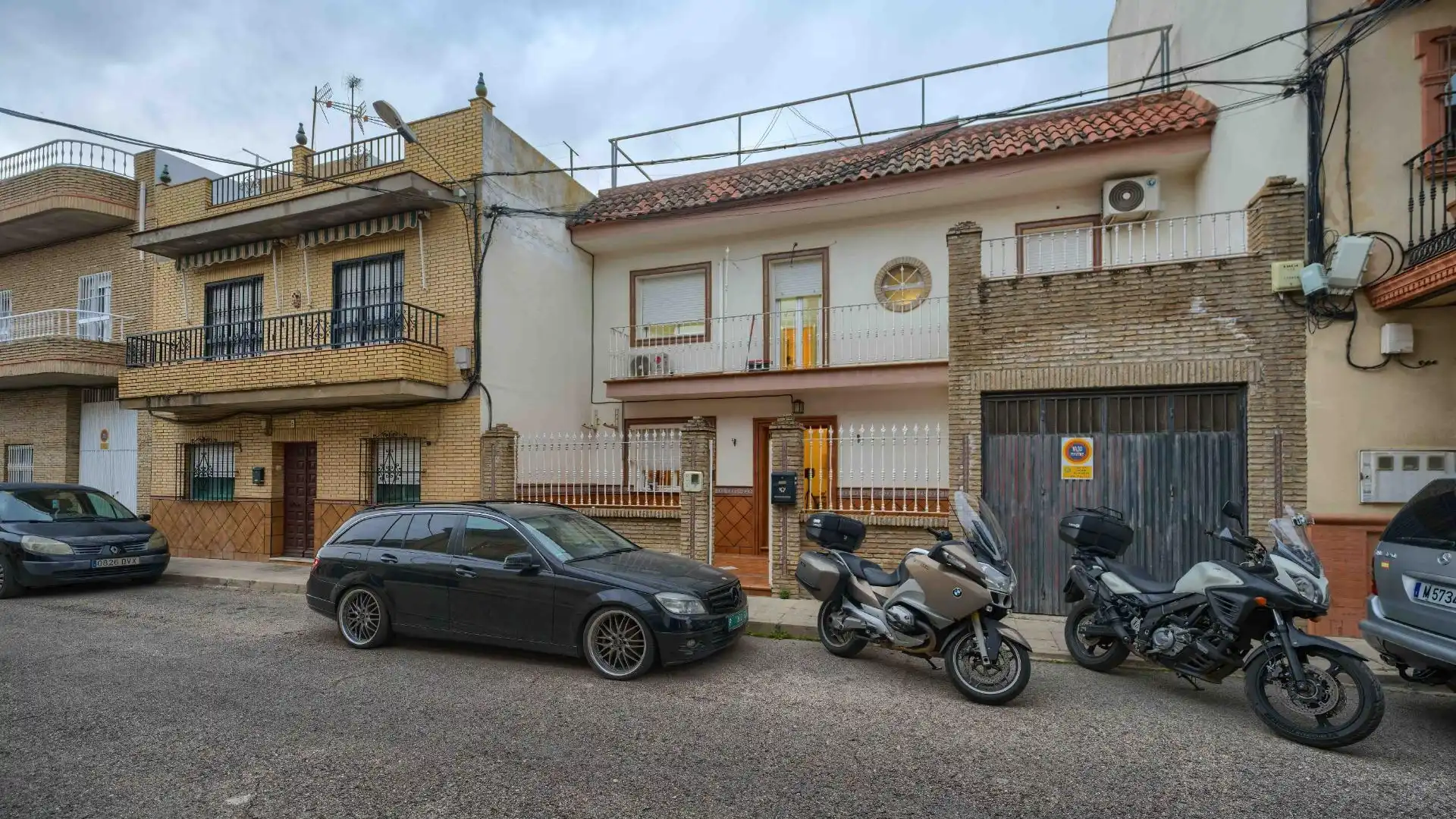 Vista exterior de Casa o chalet en venta en Mairena del Aljarafe con Aire acondicionado, Terraza y Trastero