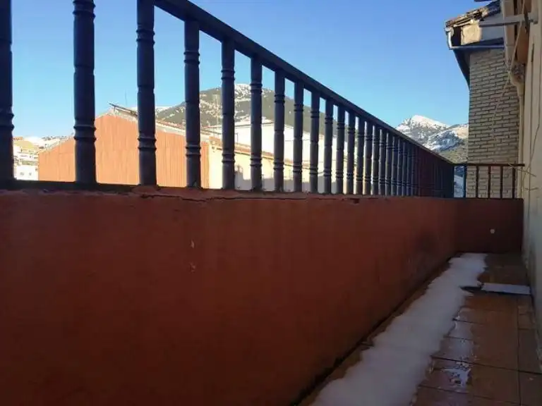 Vista exterior de Pis en venda en Valdepeñas de Jaén