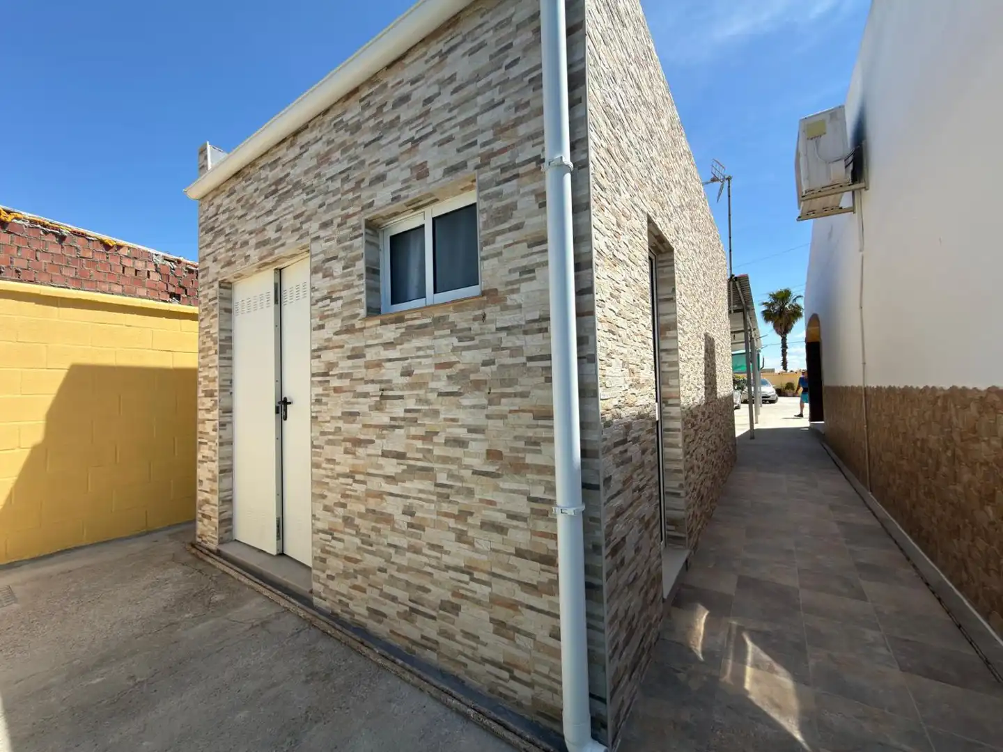 Vista exterior de Casa o xalet en venda en Los Palacios y Villafranca amb Piscina