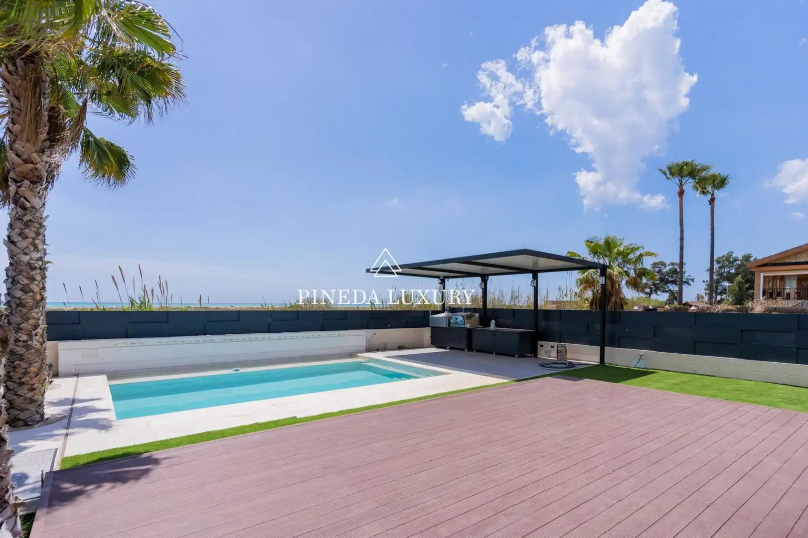 Houses for sale in Calle Sagunto, Corinto - Almarda
