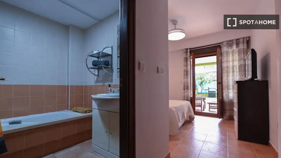 Habitación de Apartamento para compartir en Ayamonte con Aire acondicionado, Calefacción y Terraza