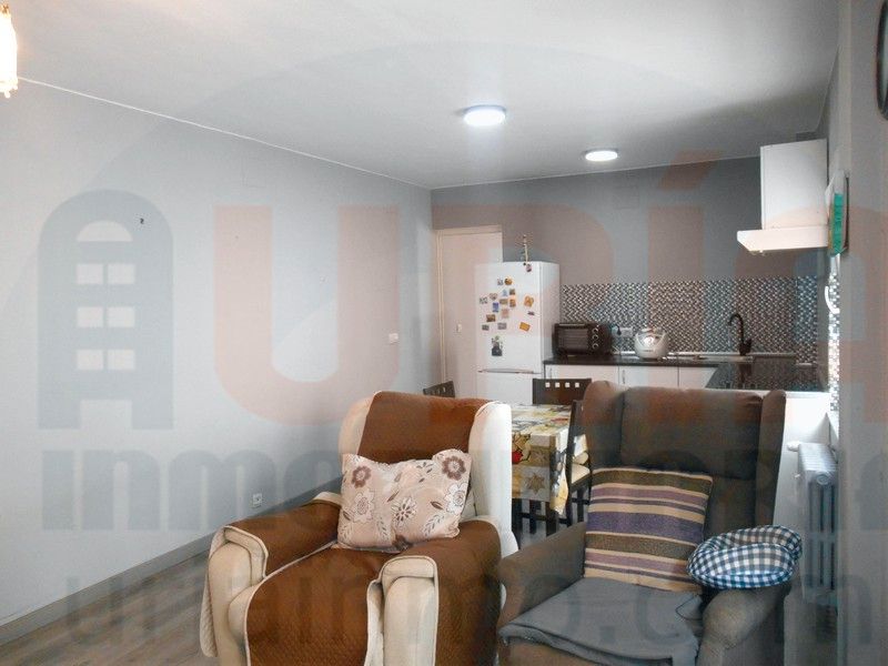 Sala de estar de Apartamento en venta en Oviedo  con Calefacción y Amueblado
