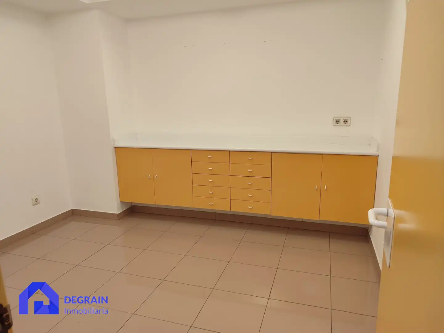 Büro zum Verkauf in Oviedo  mit Heizung