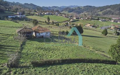 Casa o xalet en venda en Pravia amb Jardí privat