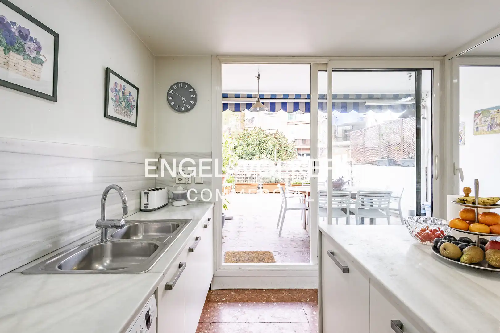 Kitchen of Buildings for sale in Sant Joan Despí