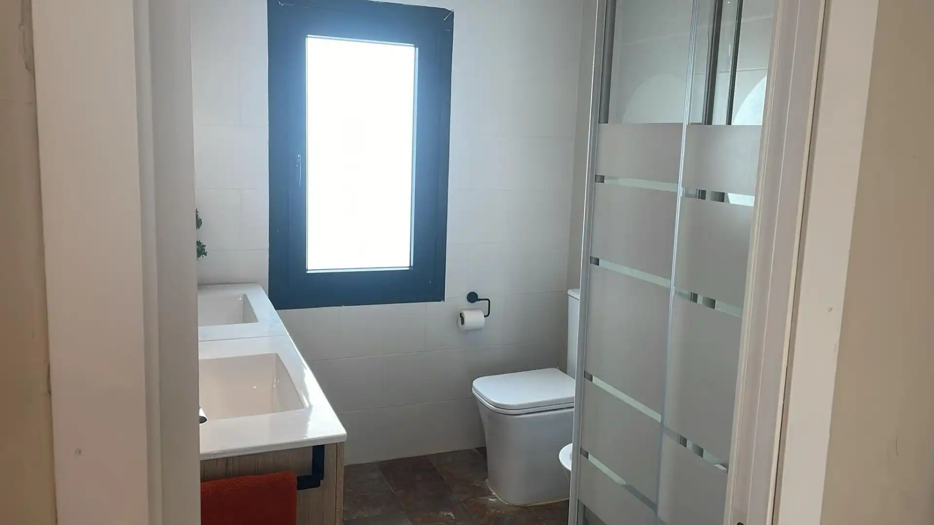 Badezimmer von Haus oder Chalet zum Verkauf in Algeciras mit Klimaanlage, Heizung und Privatgarten