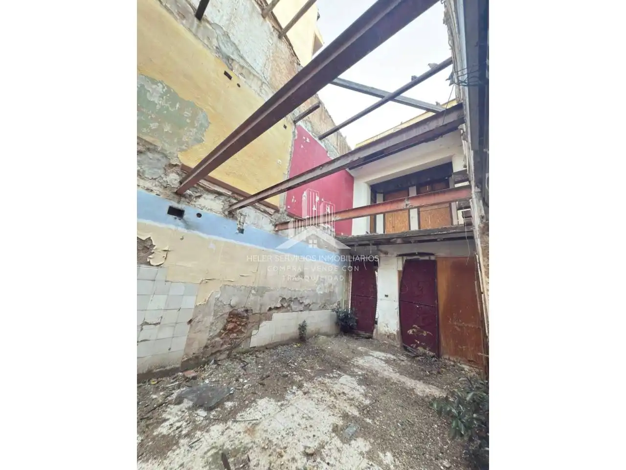 Vista exterior de Edifici en venda en Castellón de la Plana / Castelló de la Plana