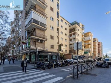 Apartament amb balcó en venda a Calle Ángel Barrios
