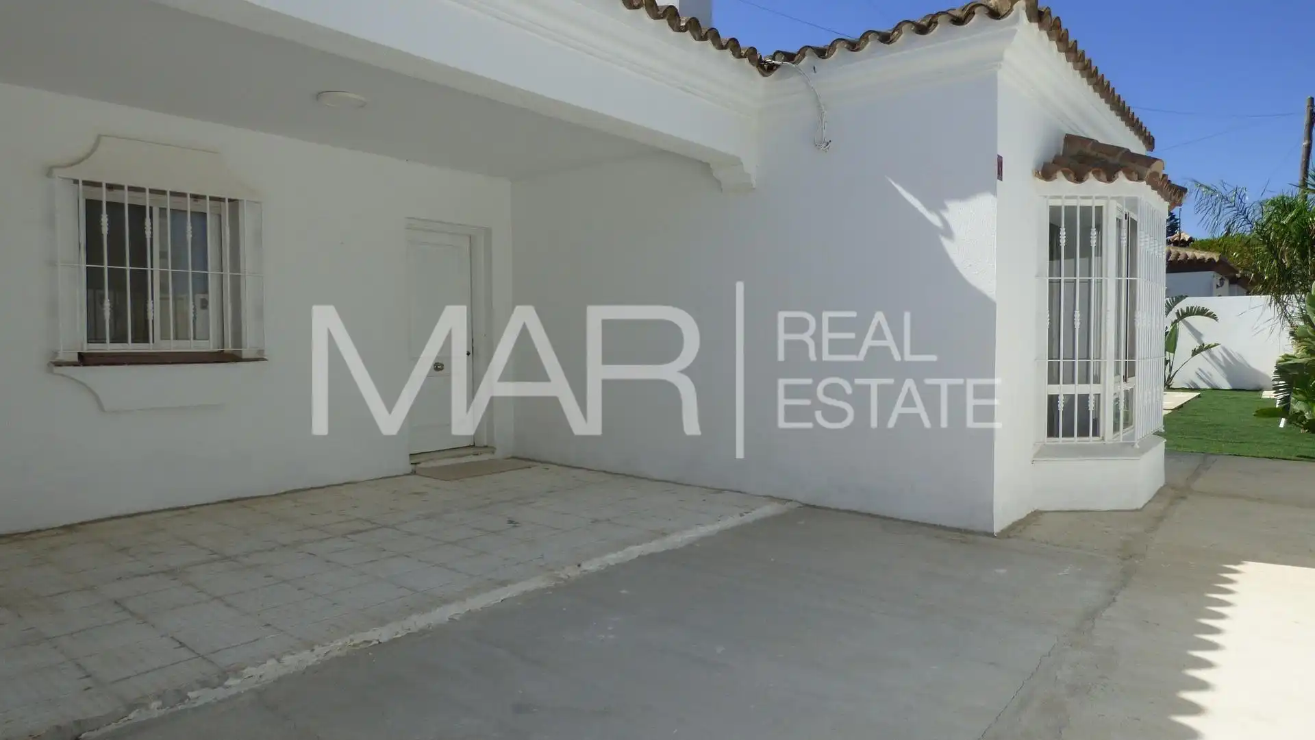 Exterior view of Houses for sale in Chiclana de la Frontera