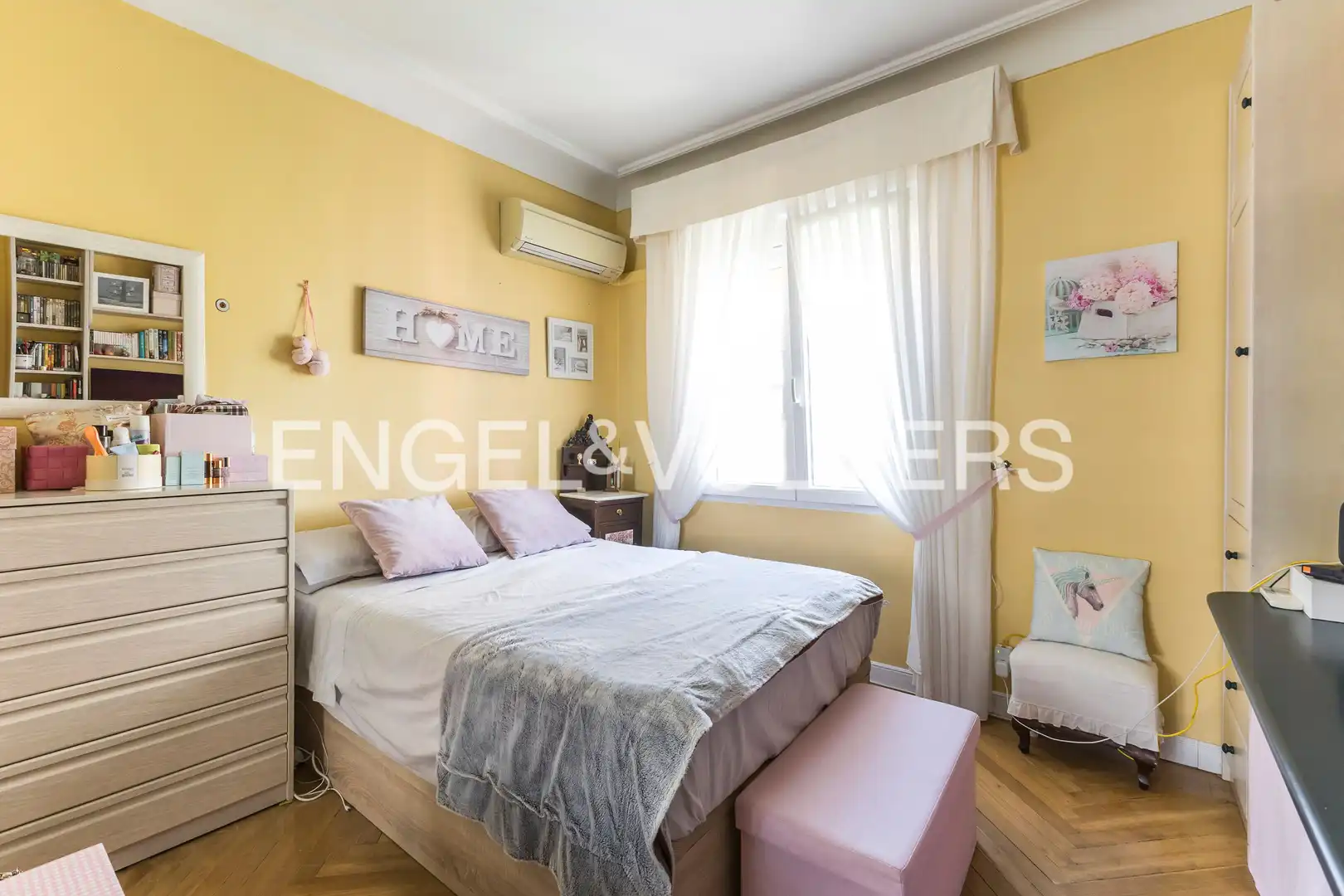 Bedroom of Flat for sale in Madrid  with Heating, Parquet flooring and Storage room