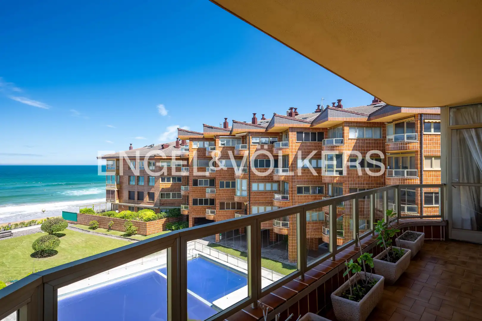 Vista exterior de Piso en venta en Zarautz con Calefacción, Parquet y Terraza