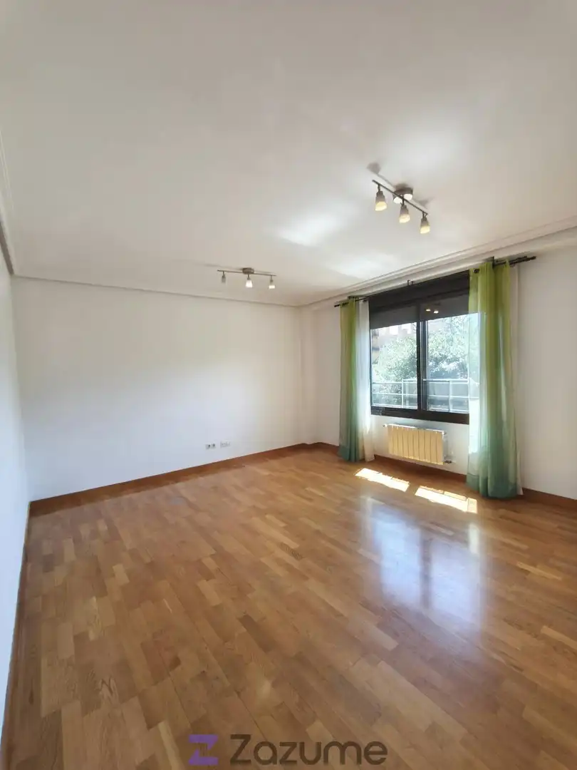 Wohnzimmer von Wohnungen zur Miete in Madrid mit Klimaanlage, Heizung und Privatgarten