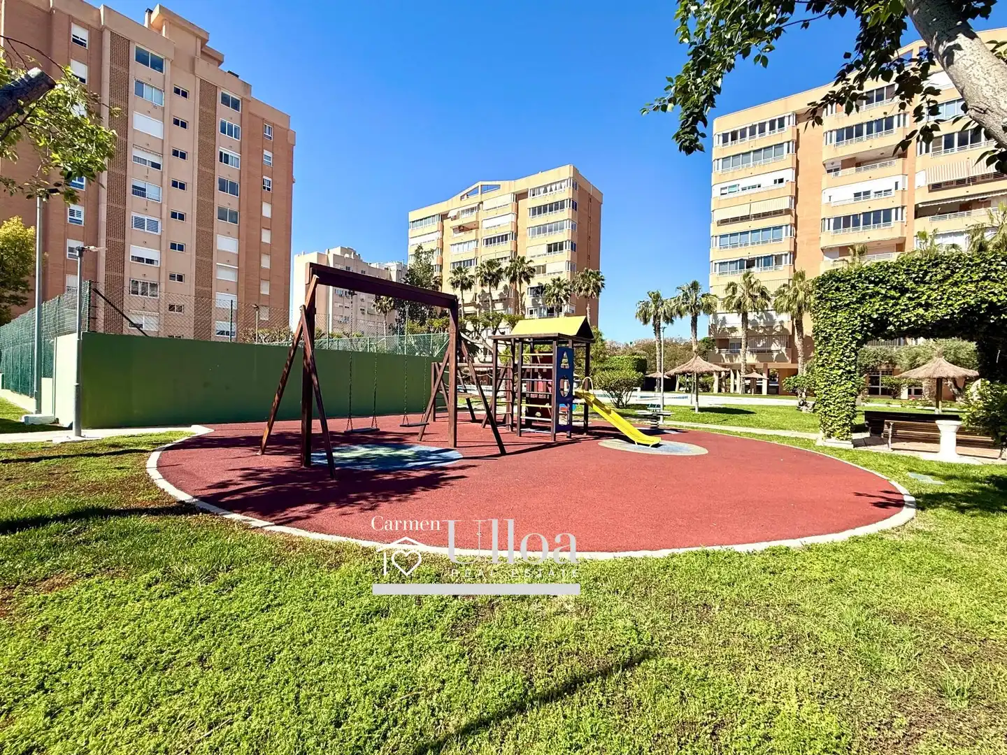 Vista exterior de Apartamento en venta en Alicante / Alacant con Jardín privado y Piscina comunitaria