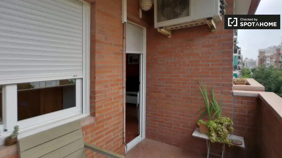 Terraza de Piso para compartir en Barcelona con Aire acondicionado, Calefacción y Amueblado