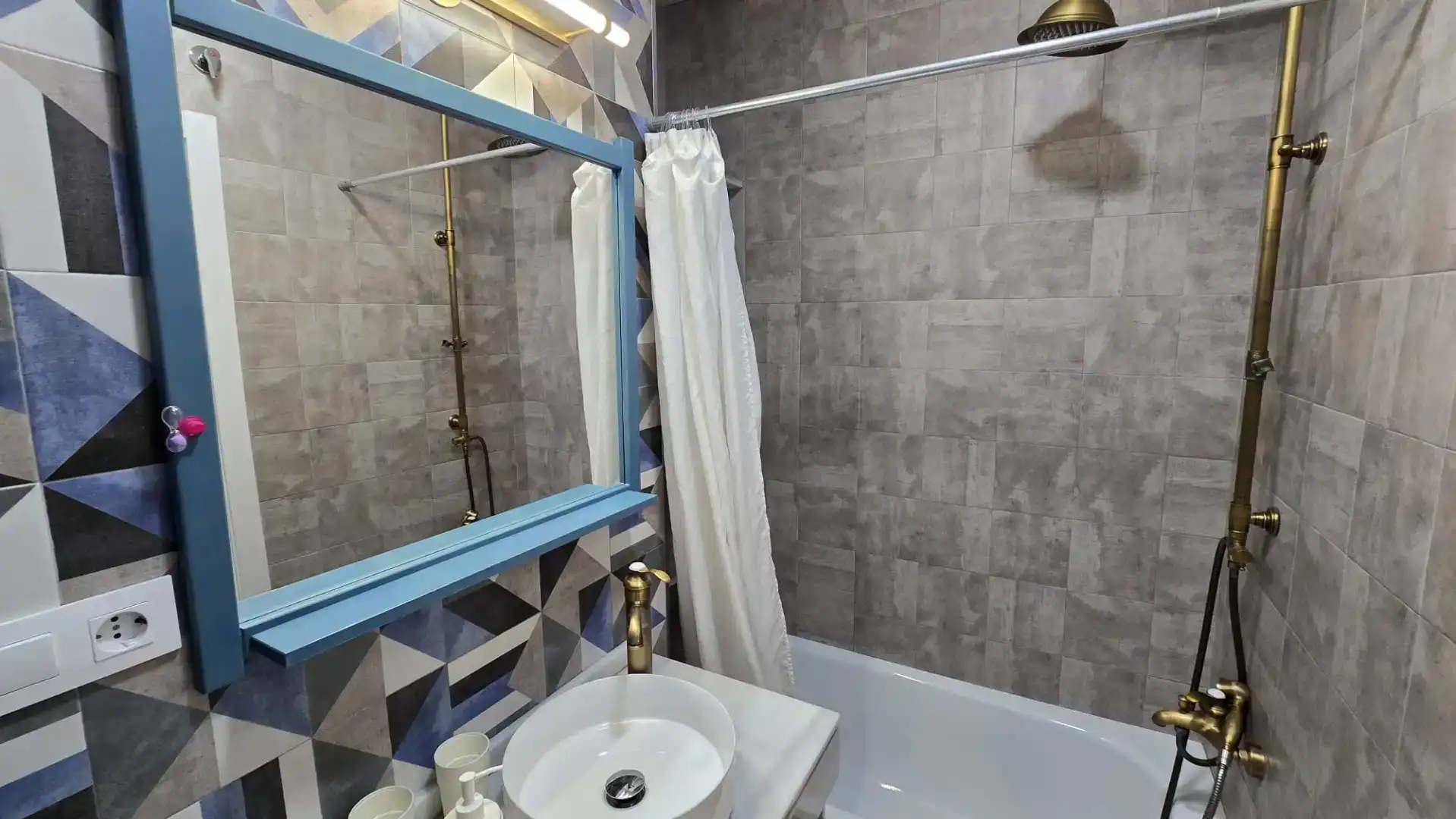Badezimmer von Wohnung zur Miete in Sevilla mit Klimaanlage, Privatgarten und Möbliert