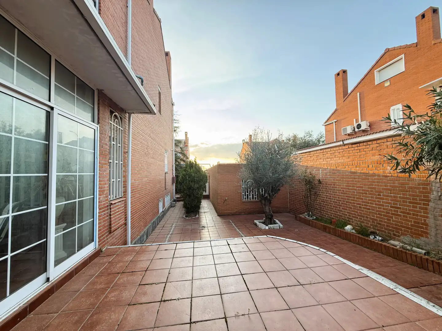 Terrassa de Casa adosada en venda en Coslada amb Calefacció, Jardí privat i Terrassa