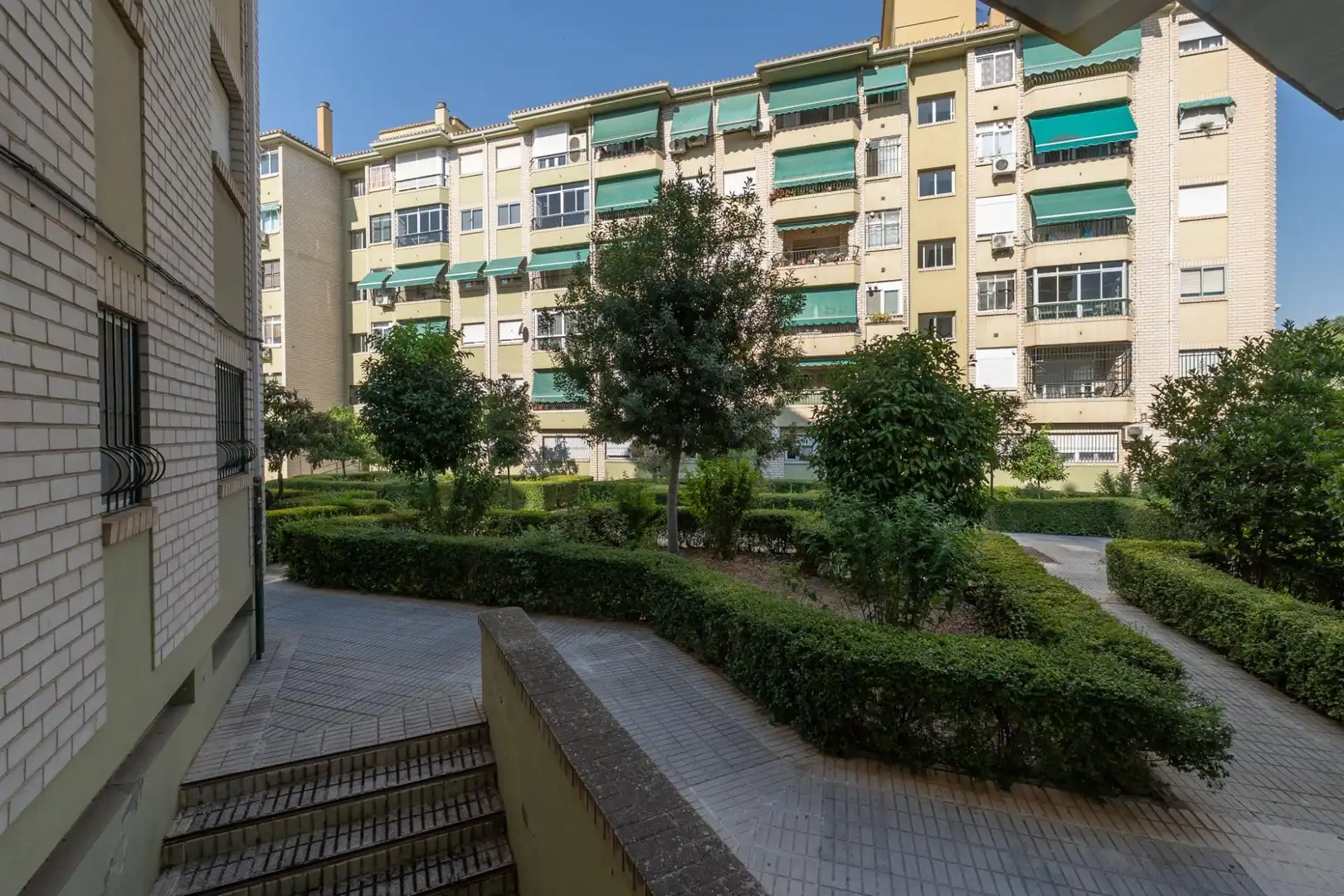 Exterior view of Flat for sale in Granada  with Air Conditioner, Terrace and Alarm