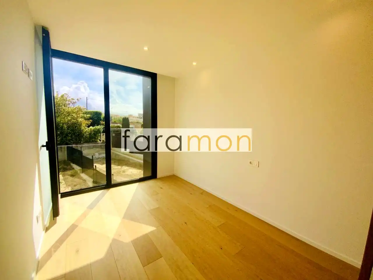Habitación de Casa adosada en venta en Nigrán con Calefacción, Jardín privado y Terraza