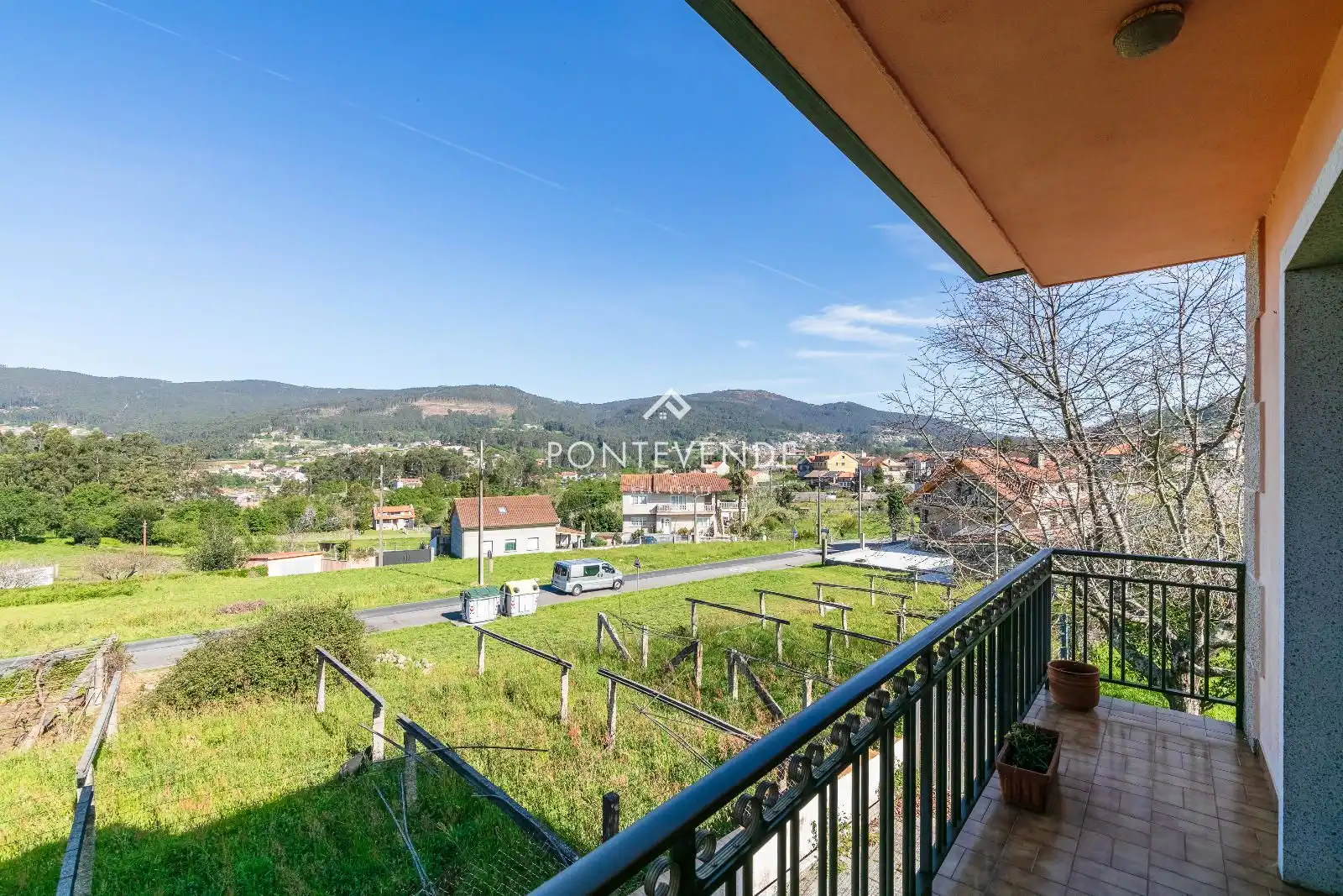 Vista exterior de Casa o xalet en venda en Poio amb Terrassa
