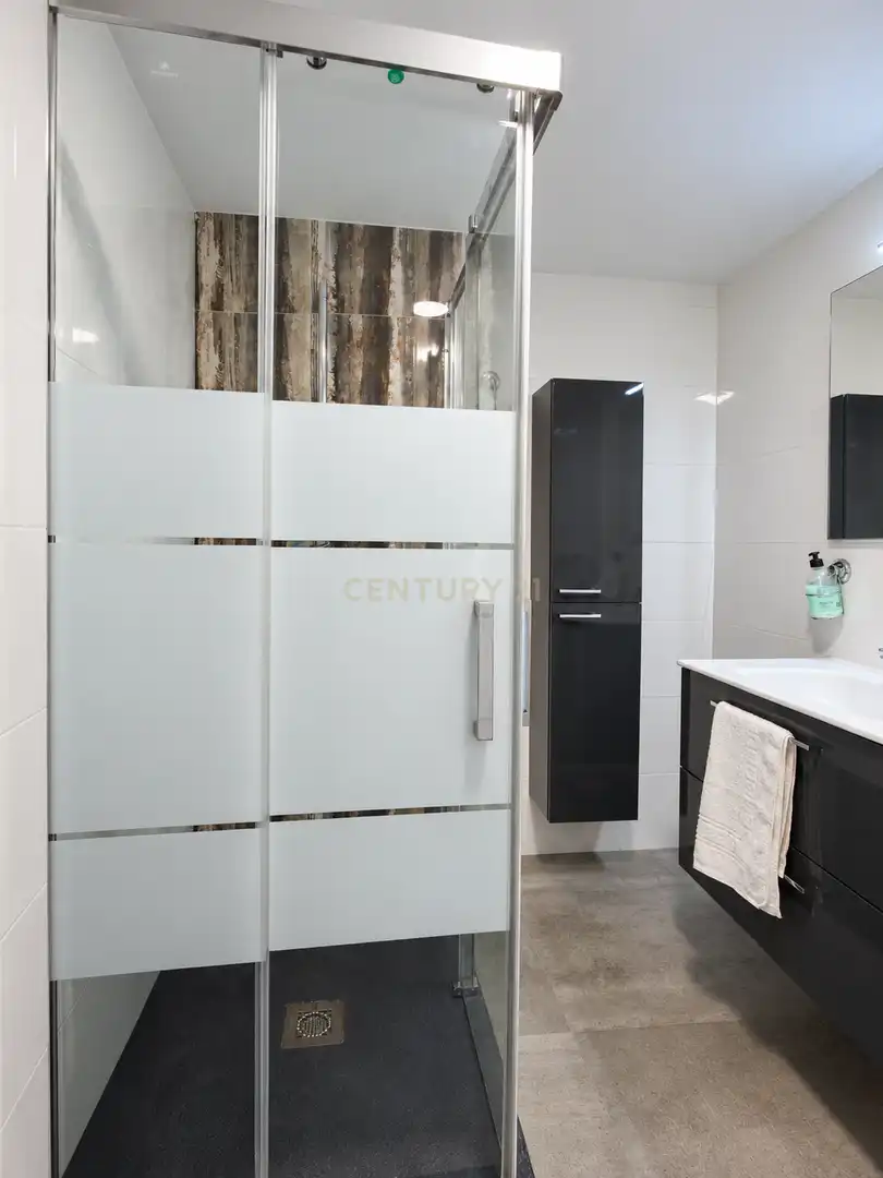 Badezimmer von Wohnungen zur Miete in Calpe / Calp mit Klimaanlage, Abstellraum und Ofen