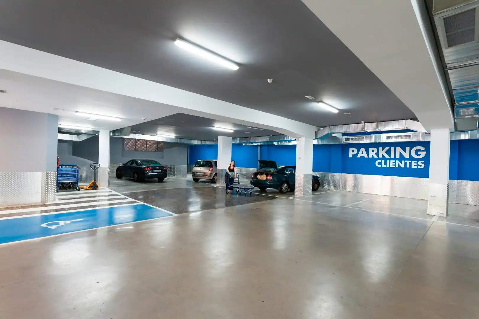 Parking of Storage room for rent in Madrid