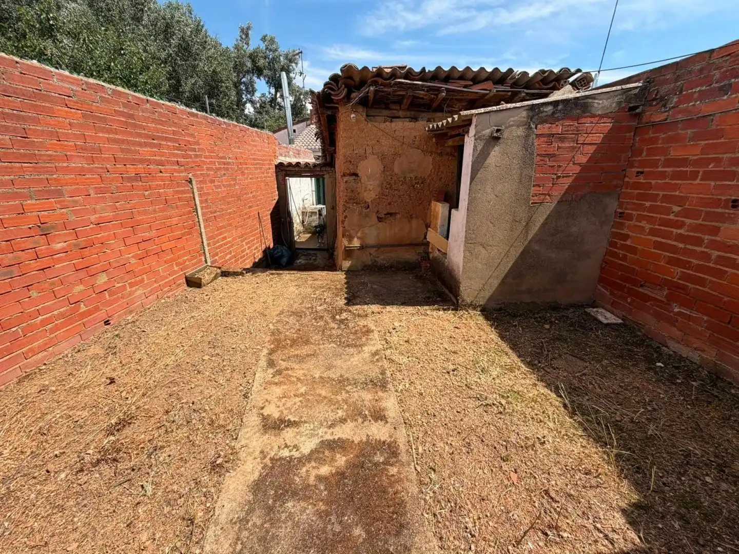 Jardí de Casa adosada en venda en Villamañán amb Calefacció i Moblat