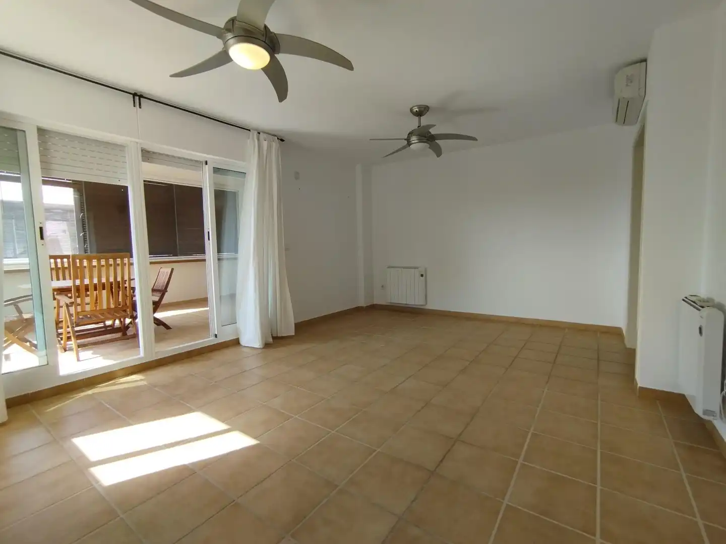 Sala d'estar de Pis en venda en Águilas amb Aire condicionat, Calefacció i Jardí privat