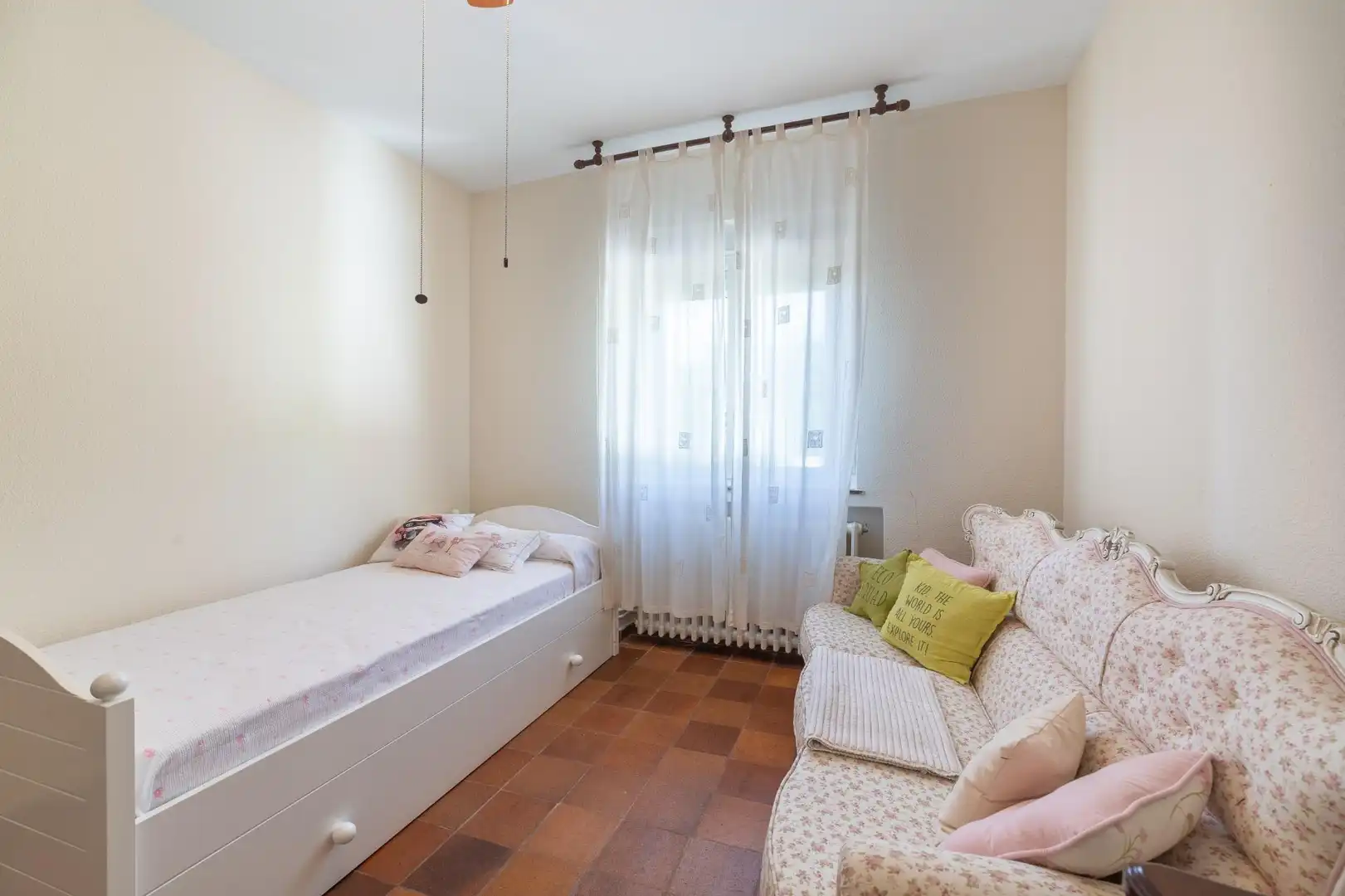 Dormitori de Casa o xalet en venda en Tudela de Duero amb Calefacció, Jardí privat i Terrassa