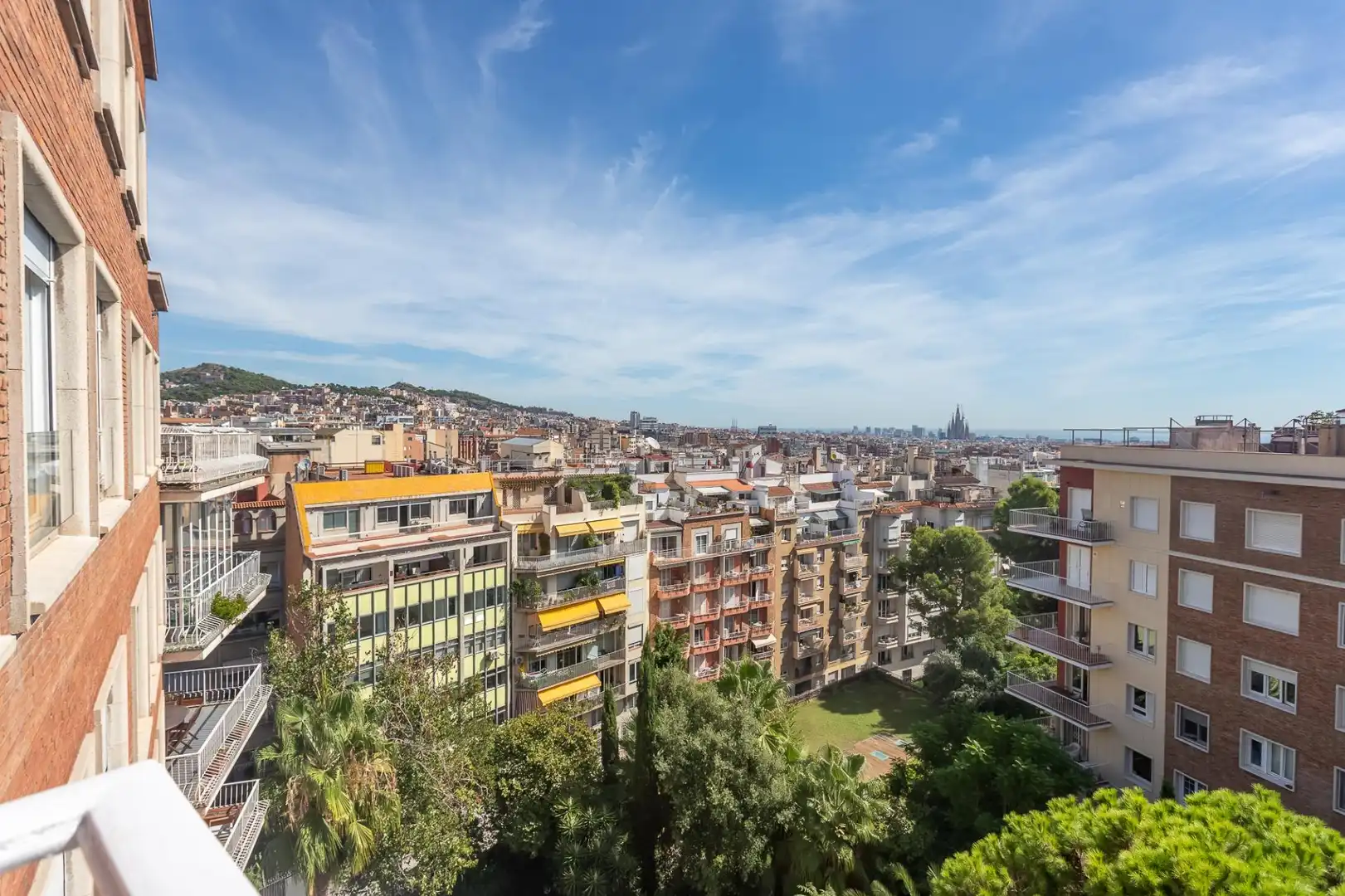 Vista exterior de Àtic de lloguer en Barcelona amb Aire condicionat, Calefacció i Parquet