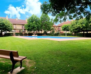 Piscina de Casa adosada en venda en Lardero amb Terrassa i Piscina