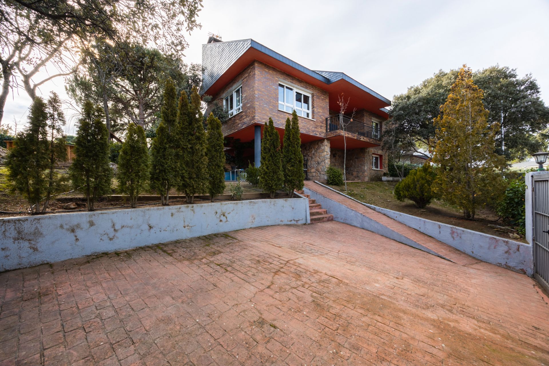 Vista exterior de Casa o xalet en venda en Valdemorillo amb Calefacció, Terrassa i Piscina