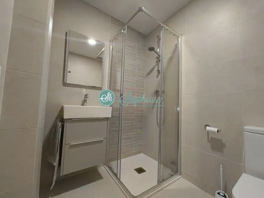 Badezimmer von Wohnung zur Miete in Segovia mit Heizung, Terrasse und Abstellraum