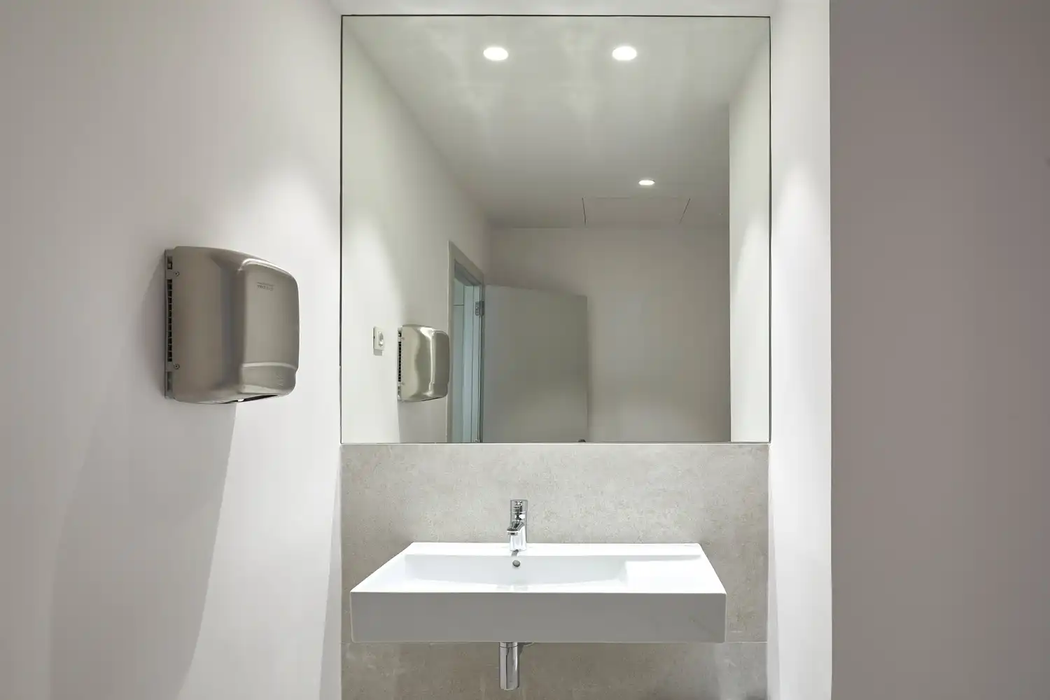 Baño de Oficina de alquiler en Barcelona con Aire acondicionado y Calefacción