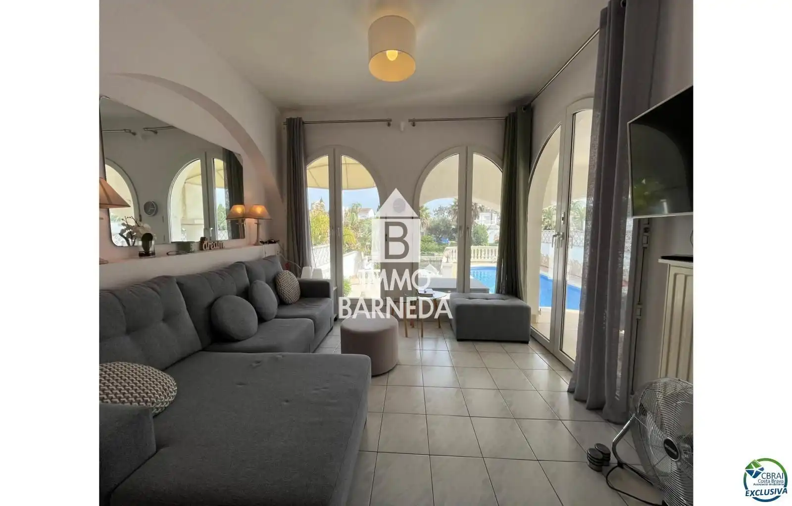 Sala d'estar de Casa o xalet en venda en Empuriabrava amb Calefacció, Jardí privat i Terrassa
