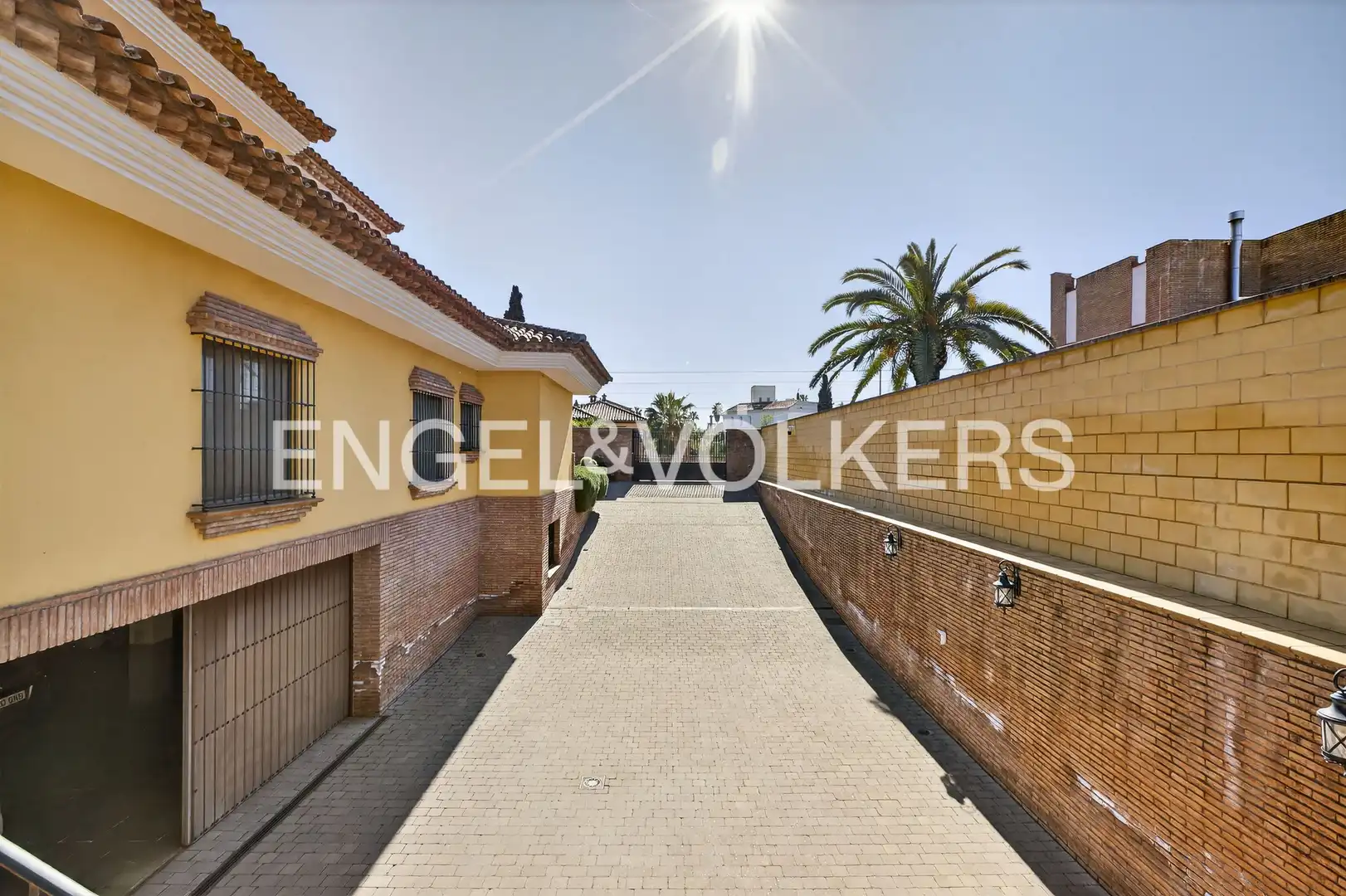 Vista exterior de Casa o xalet en venda en Montequinto amb Calefacció