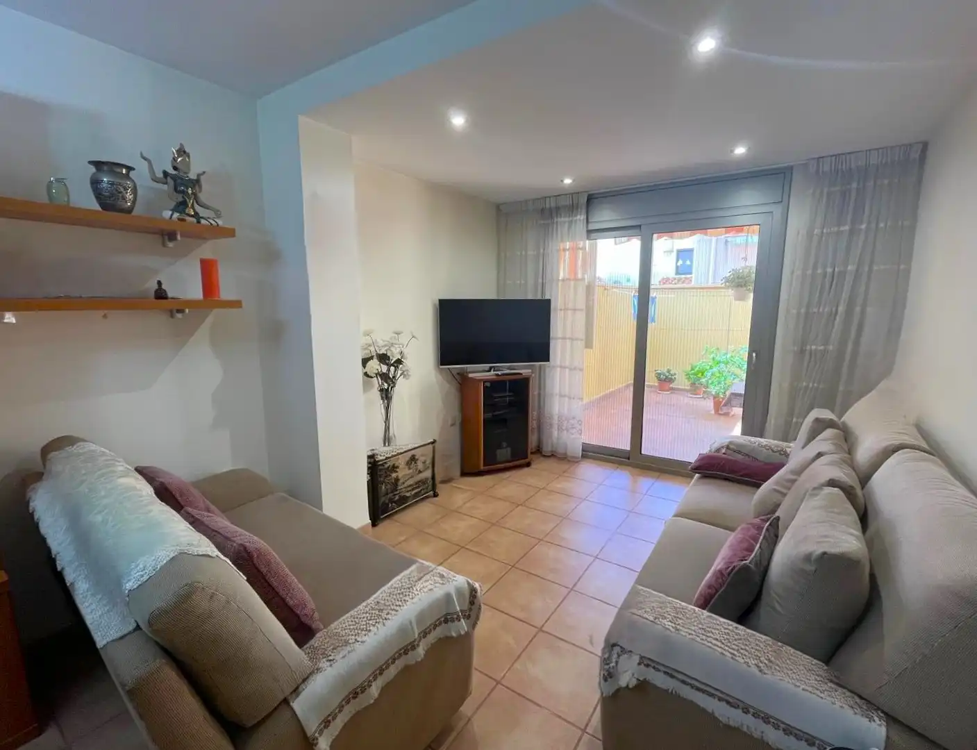 Sala de estar de Casa adosada en venta en Palamós con Aire acondicionado, Calefacción y Terraza