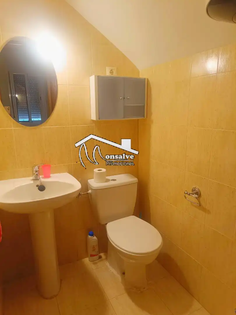 Baño de Casa adosada en venta en Camarenilla con Calefacción