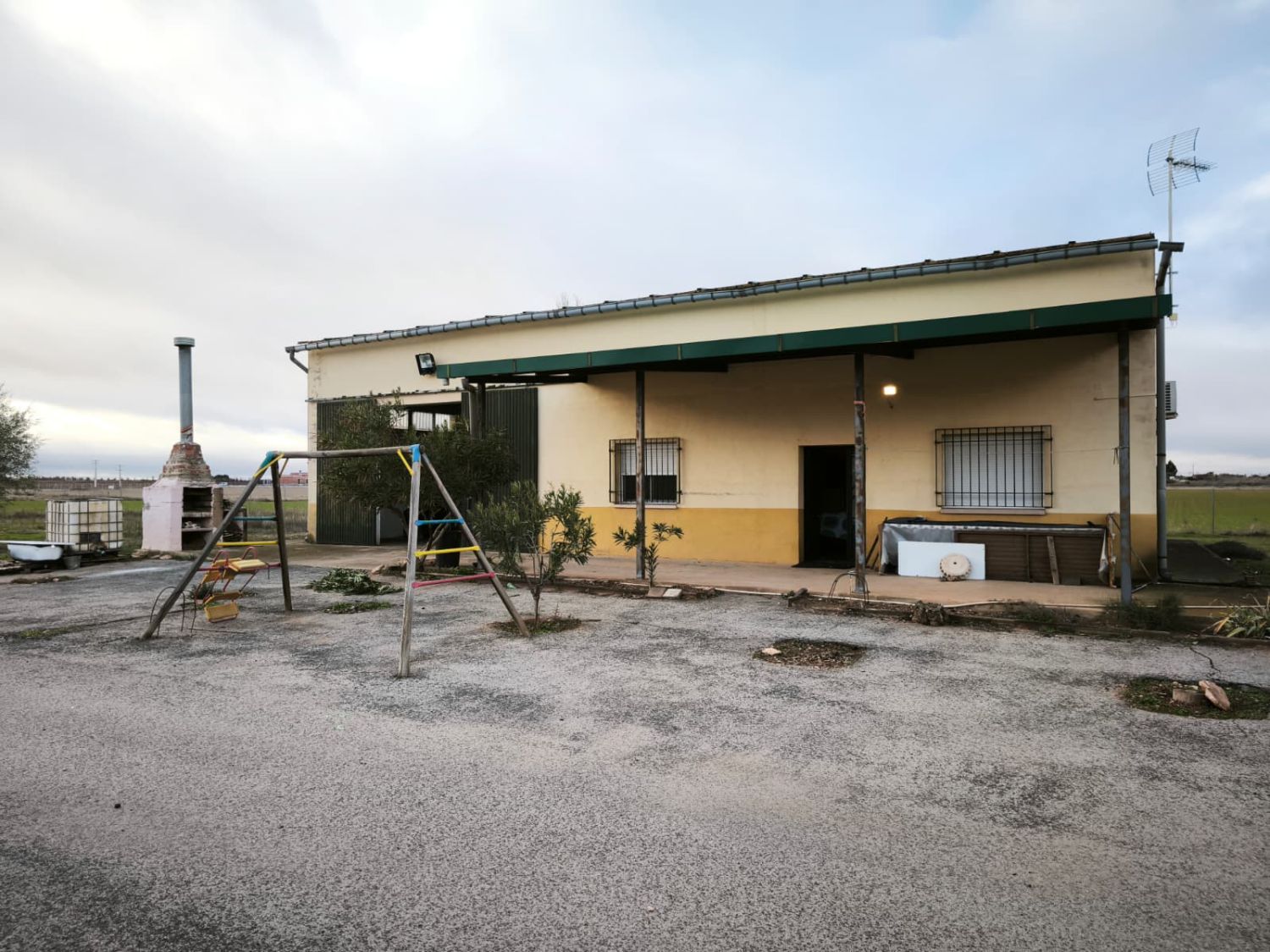 Vista exterior de Casa o xalet en venda en Pozuelo de Calatrava amb Aire condicionat i Calefacció