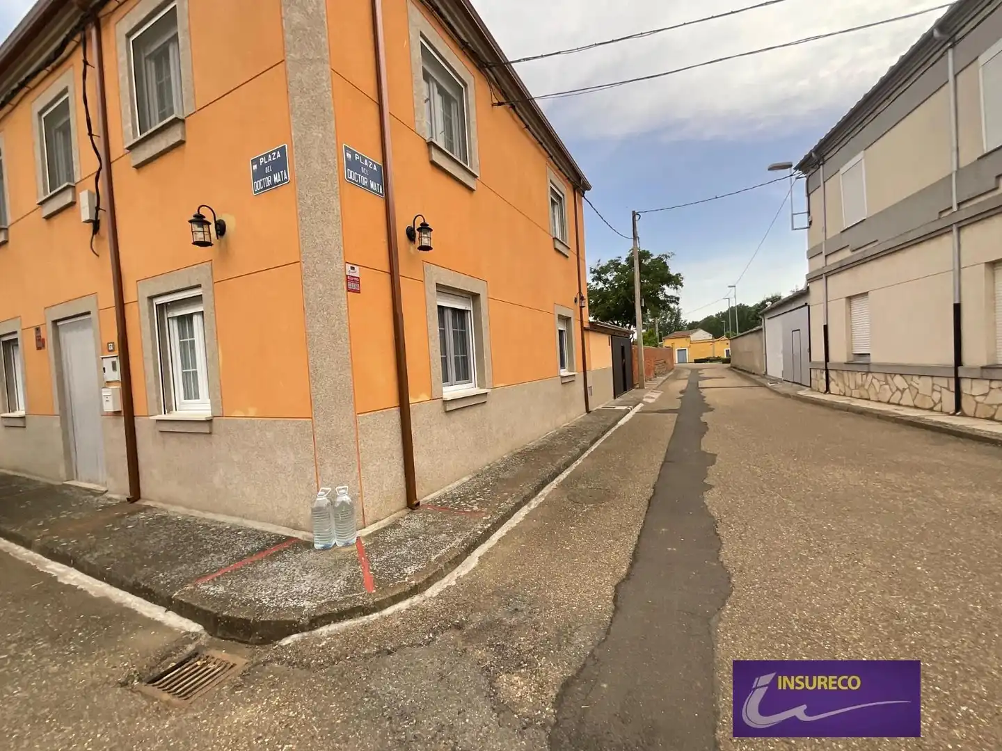 Vista exterior de Casa o xalet en venda en Bustillo del Páramo amb Calefacció, Jardí privat i Parquet
