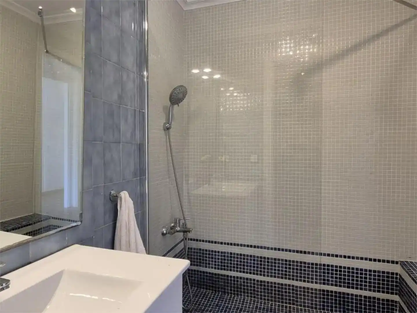Bathroom of Flat for sale in Calvià  with Air Conditioner, Swimming Pool and Balcony