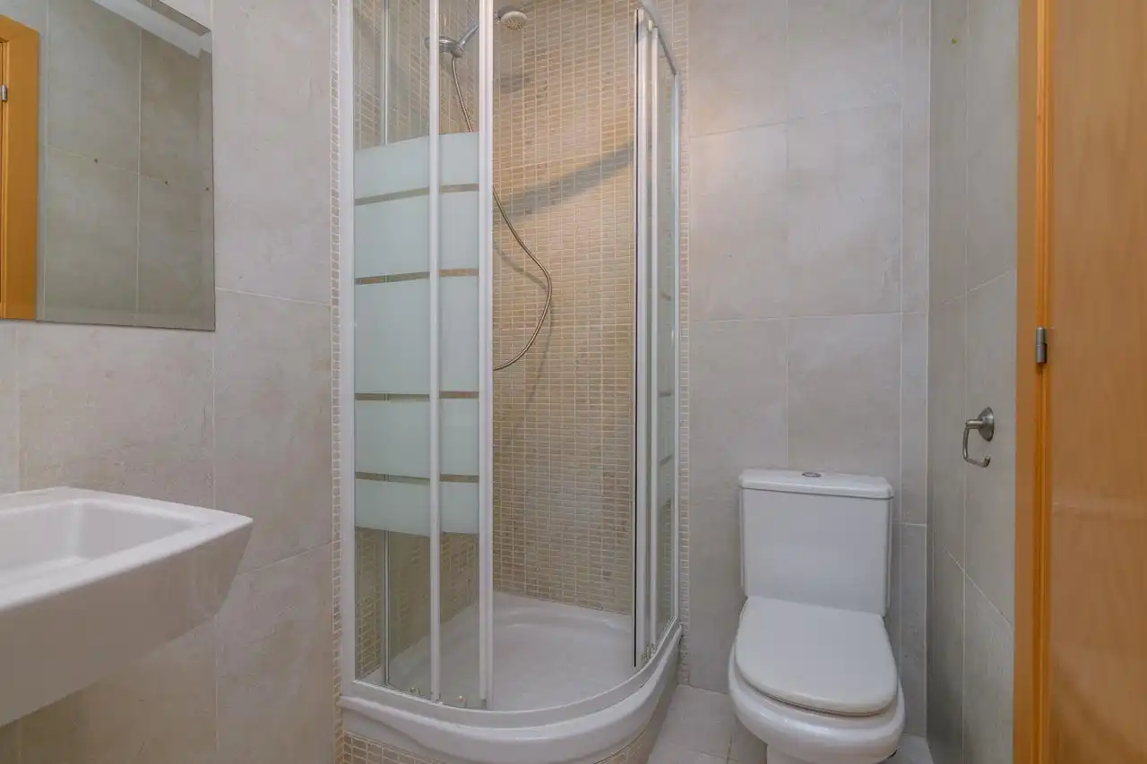 Baño de Ático en venta en Sitges con Calefacción, Terraza y Balcón